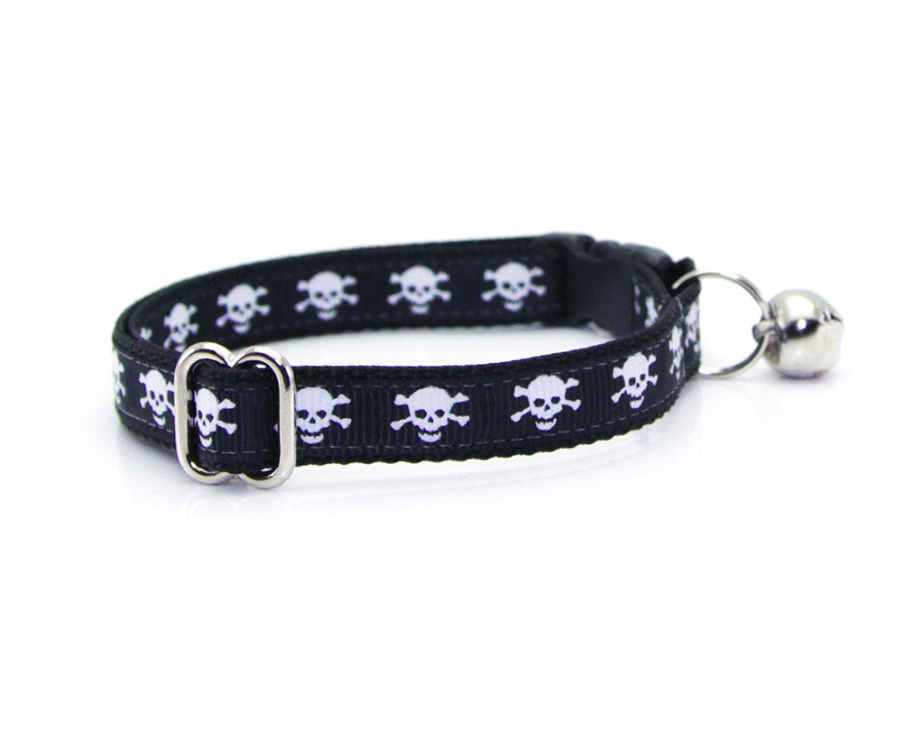 Skull and crossbones cat hot sale collar